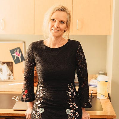 DR. SHELLY DEAN (BONNAH)